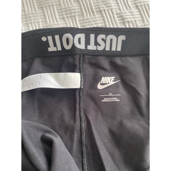 NWT Nike Essential Plus Size Leggings Athletisure Stretch Workout Gym Fitness 1X - Picture 7 of 12